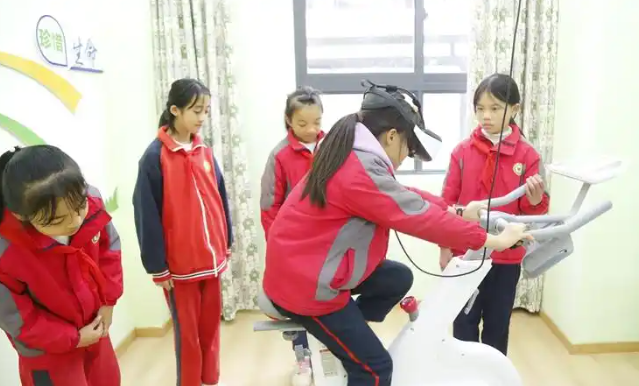 一班一学期一课将传统的心思咨询室变为充满趣味性与互动性空间 一班一学期一课将传统的心思咨询室变为充满趣味性与互动性空间